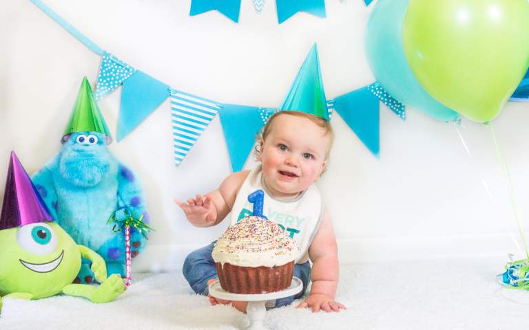 Newborn Photography. An image of a first birthday cakesmash